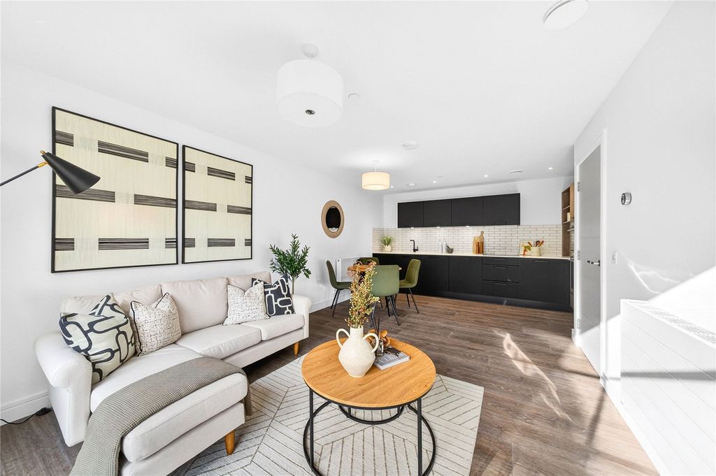 Property photo 3 of 13 Living/Dining