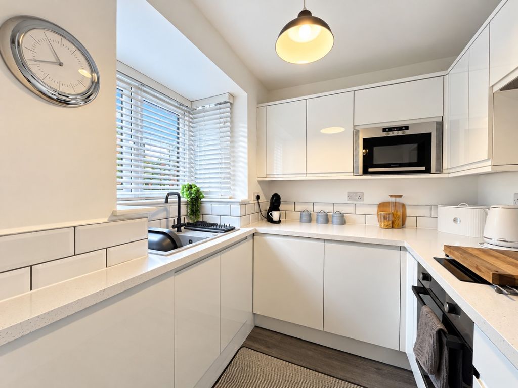 Property photo 3 of 12 4359602