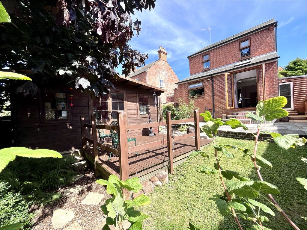 Property photo 2 of 22 Picture No. 28