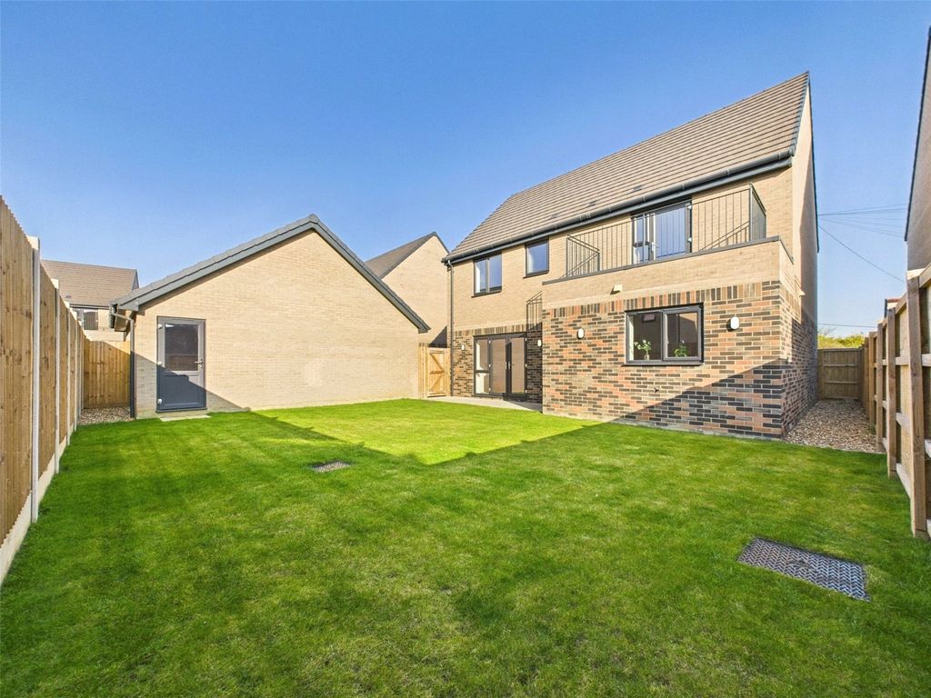 Property photo 2 of 15 Picture No. 12
