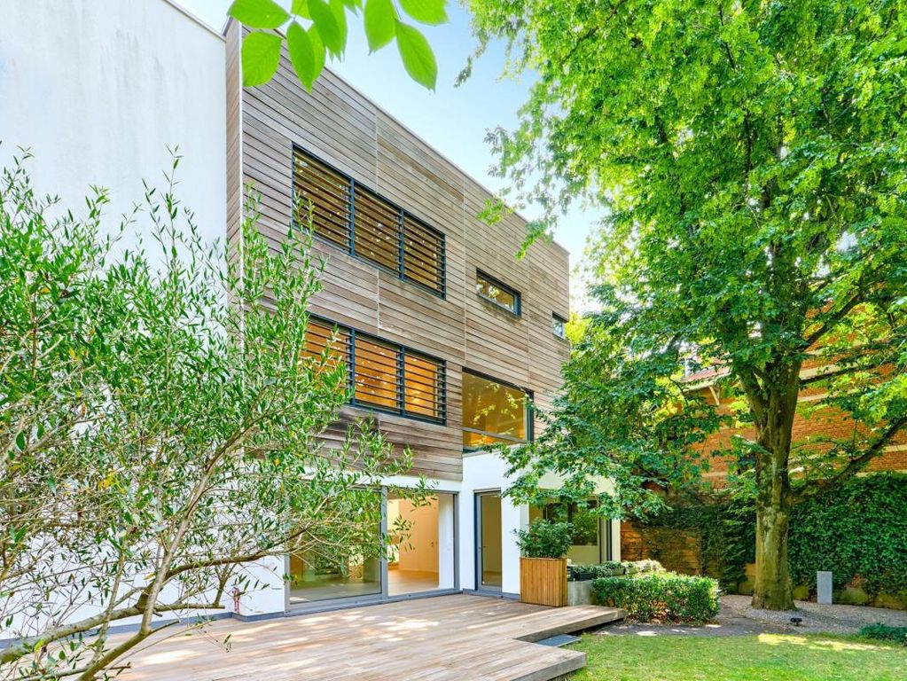 Property photo 1 of 22