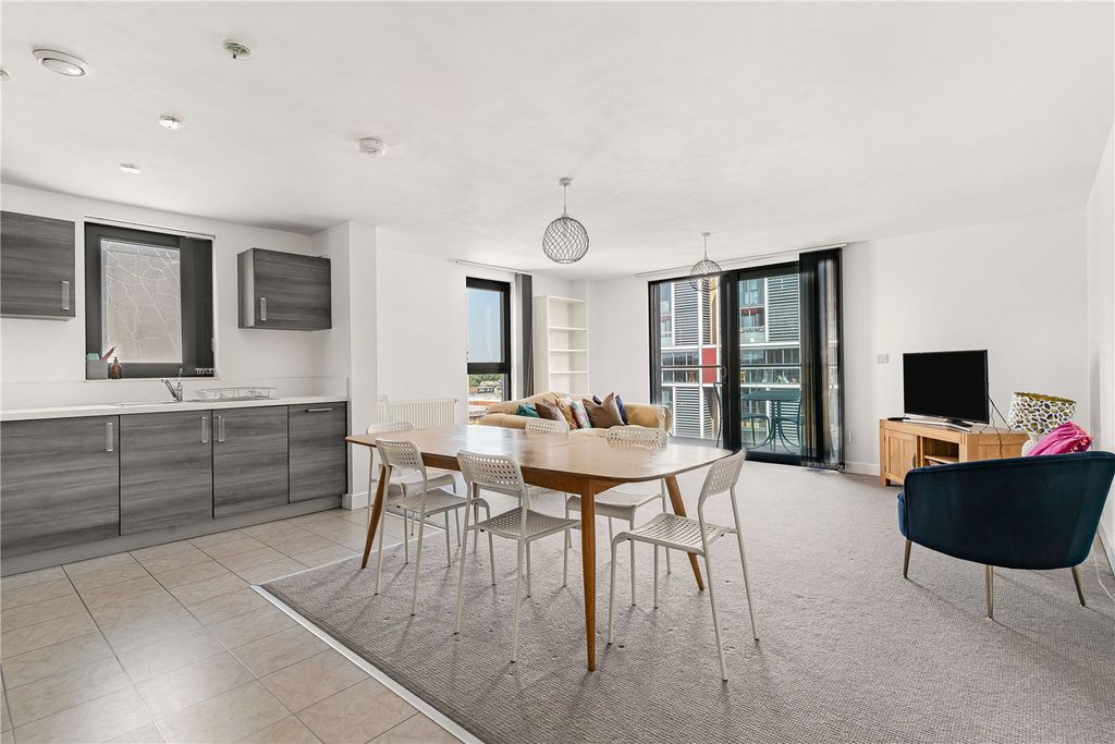 Property photo 1 of 19 Reception/Kitchen