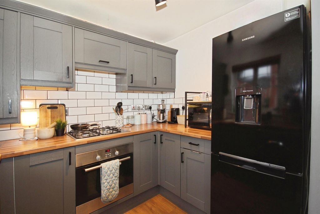 Property photo 3 of 14