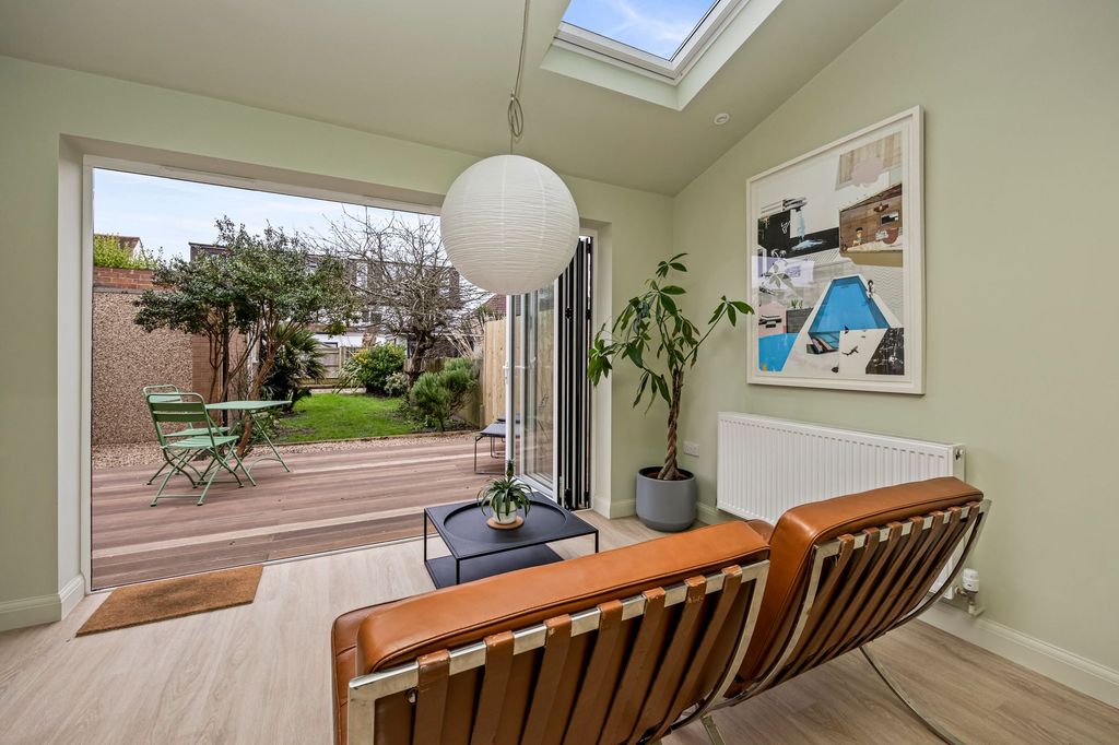 Property photo 2 of 25