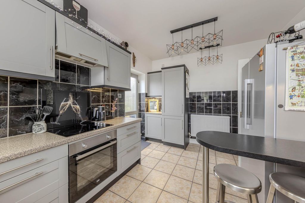 Property photo 3 of 30