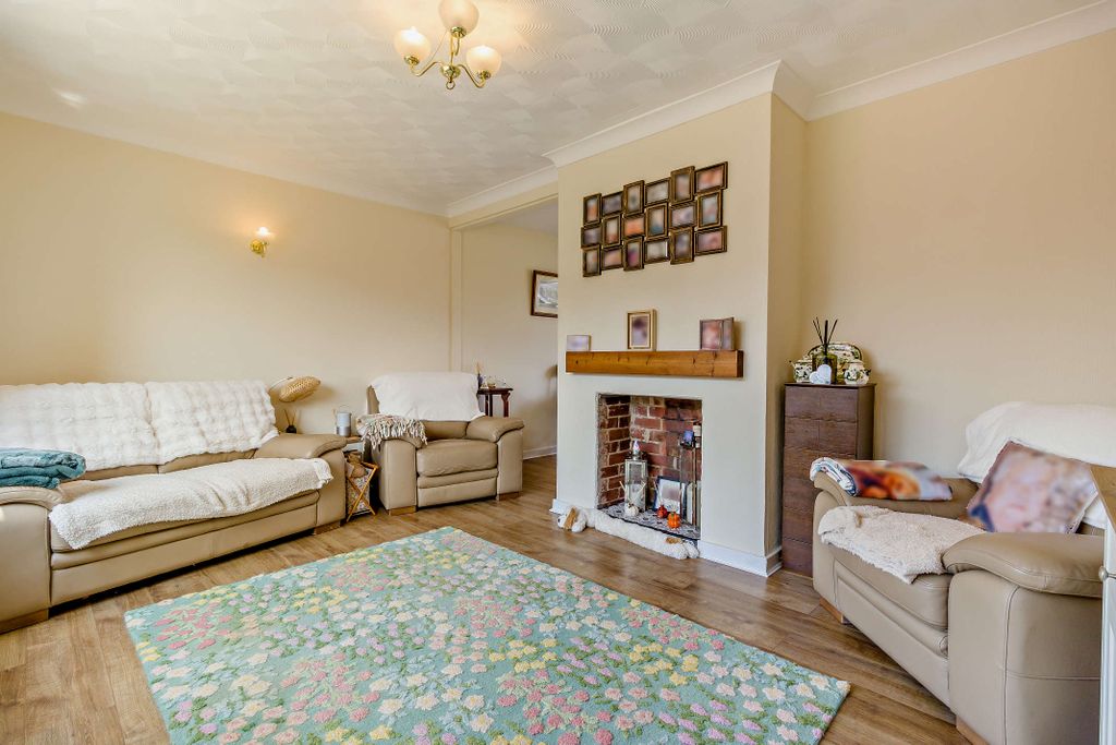 Property photo 2 of 16 8701311-Interior13-800
