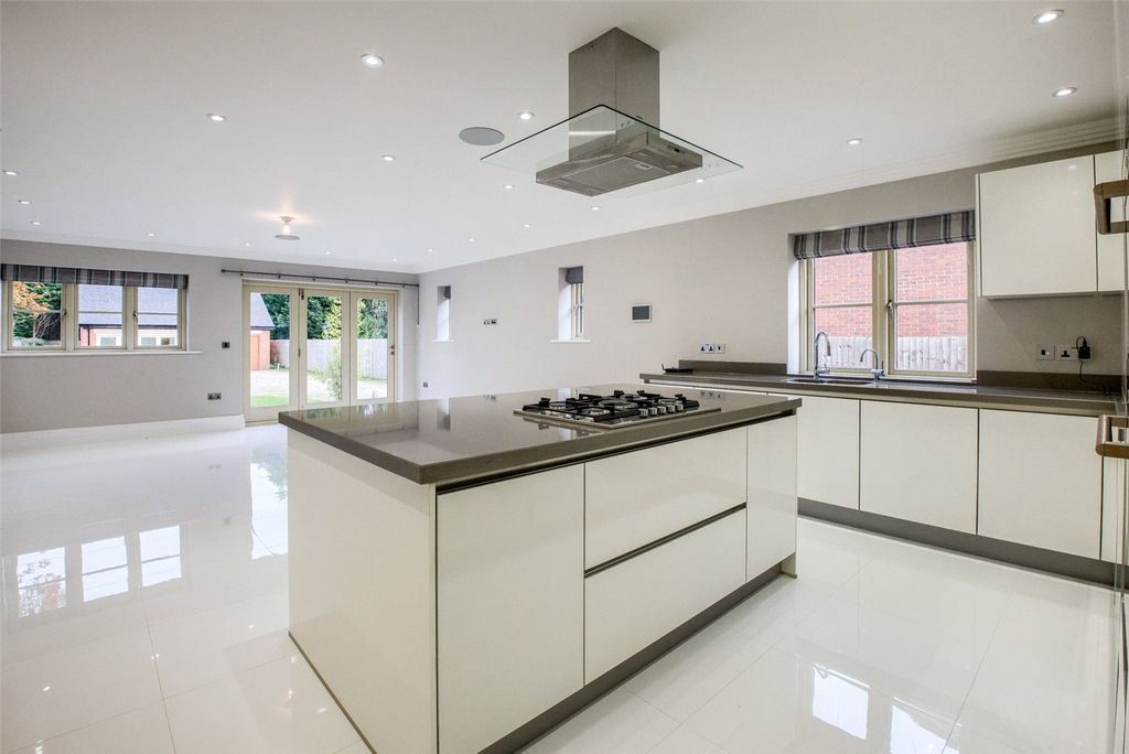 Property photo 3 of 21 Kitchen