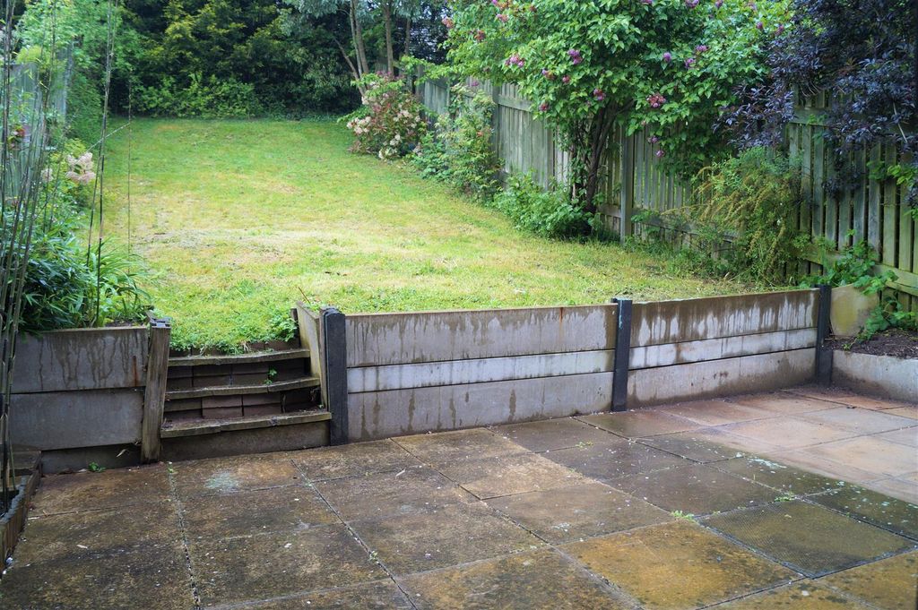 Property photo 3 of 8 Garden.Jpg