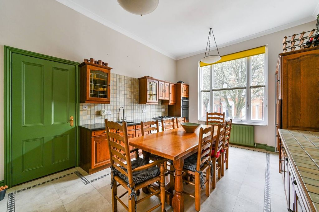 Property photo 3 of 34