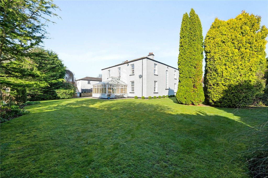 Property photo 1 of 37 Picture No. 05