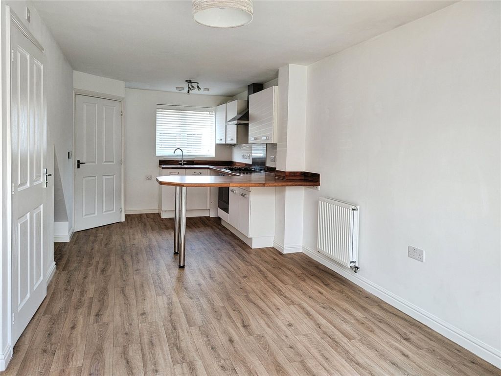 Property photo 2 of 10 Living Room/ Kitchen