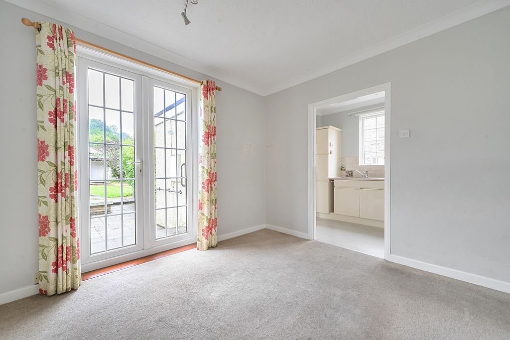 Property photo 2 of 18 5520552