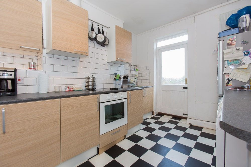 Property photo 2 of 7 Kitchen