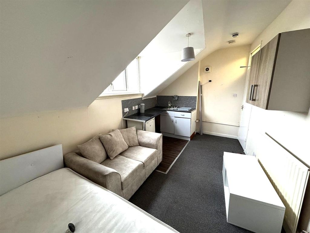 Property photo 2 of 5 Room Pic 1