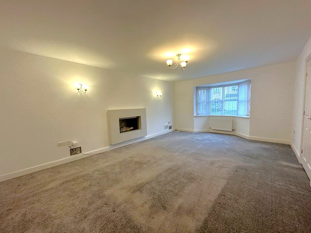 Property photo 3 of 18 Living Room