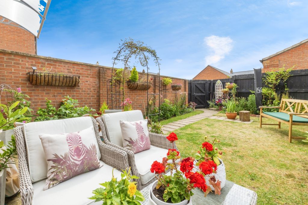 Property photo 2 of 19 Cottage Garden