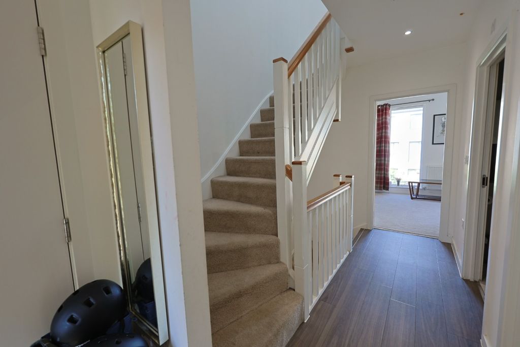 Property photo 2 of 15 4368632