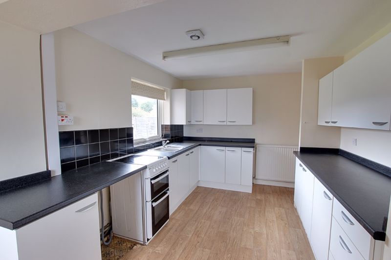 Property photo 3 of 9 Photo 4