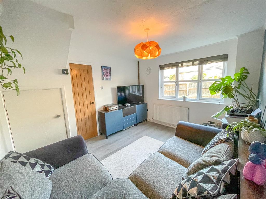 Property photo 2 of 15 Lounge