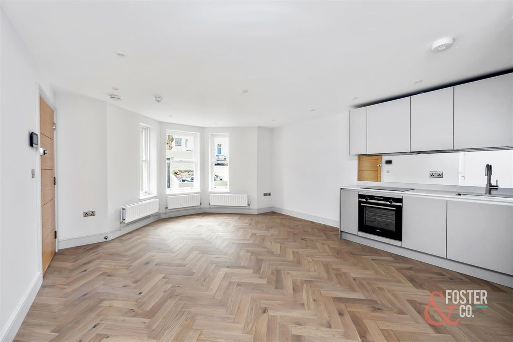 Property photo 3 of 19 Clarendon Villas, 51, Flat 1_002.Jpg