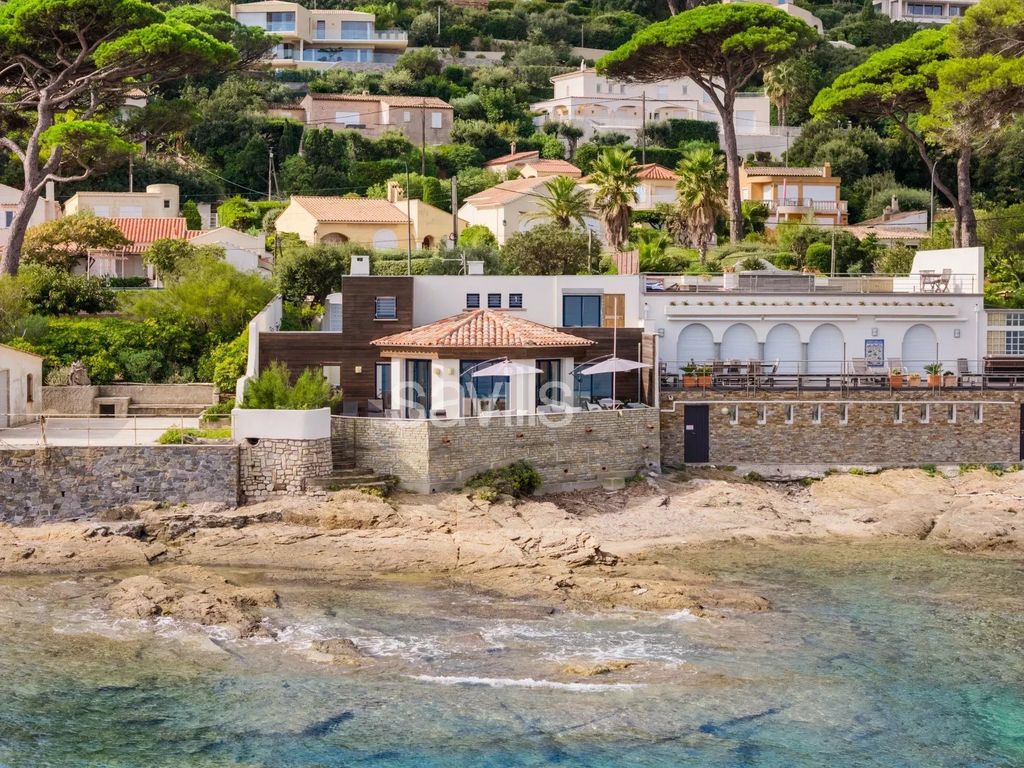 Property photo 1 of 17 Waterfront Villa In Sainte-Maxime