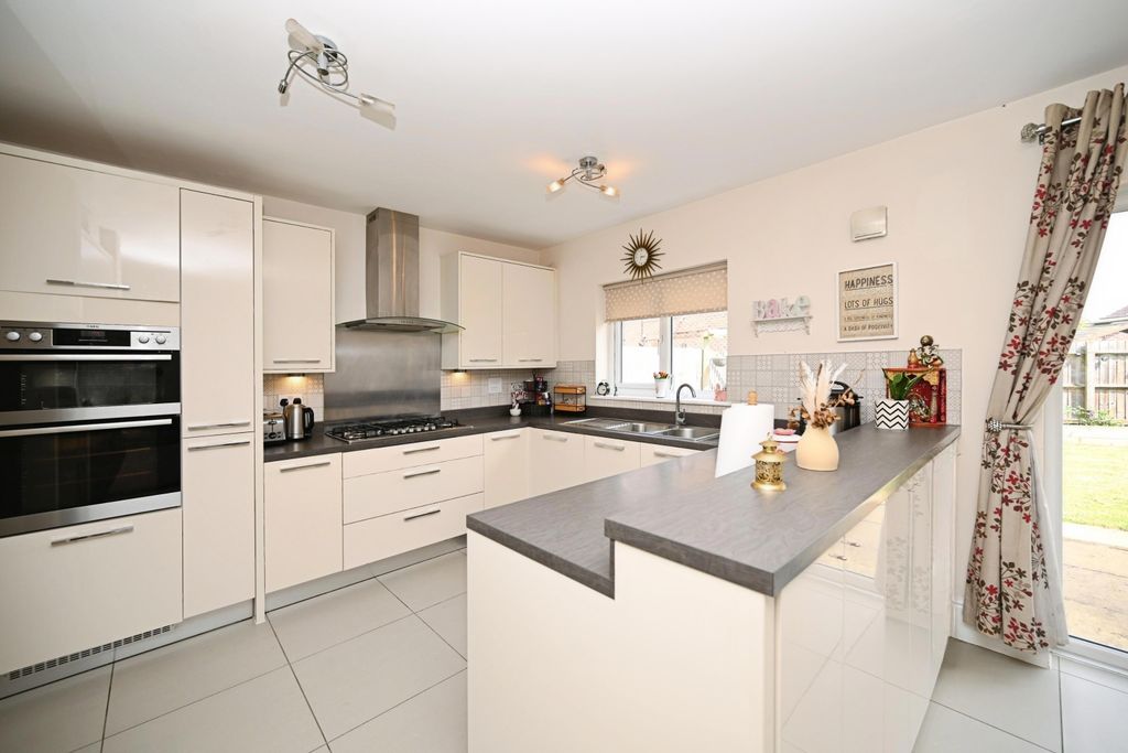 Property photo 2 of 19