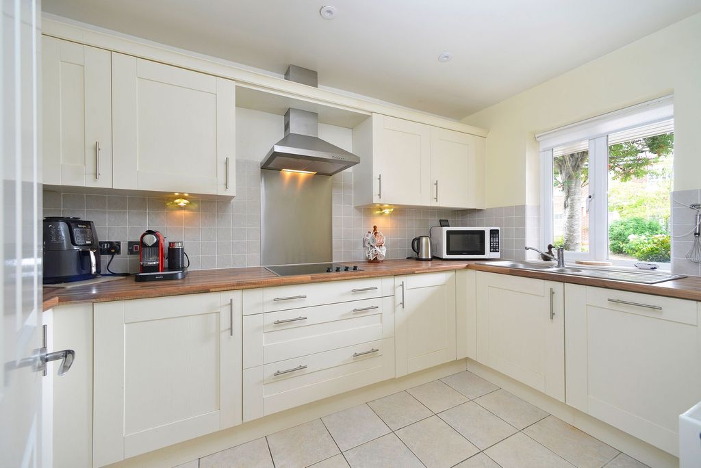 Property photo 2 of 14 Kitchen