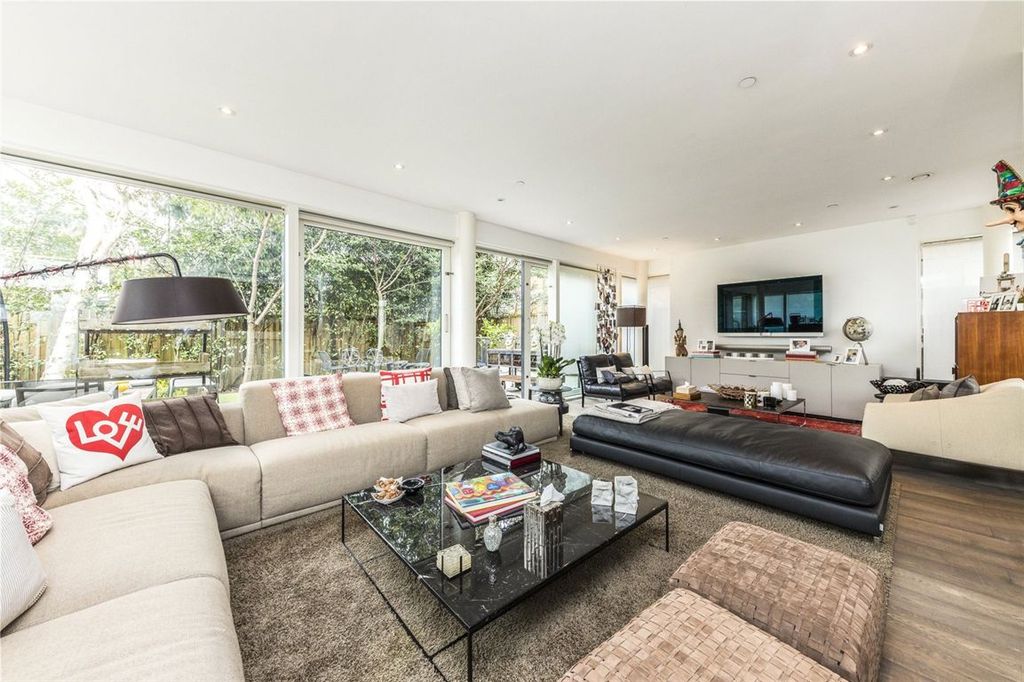 Property photo 2 of 10