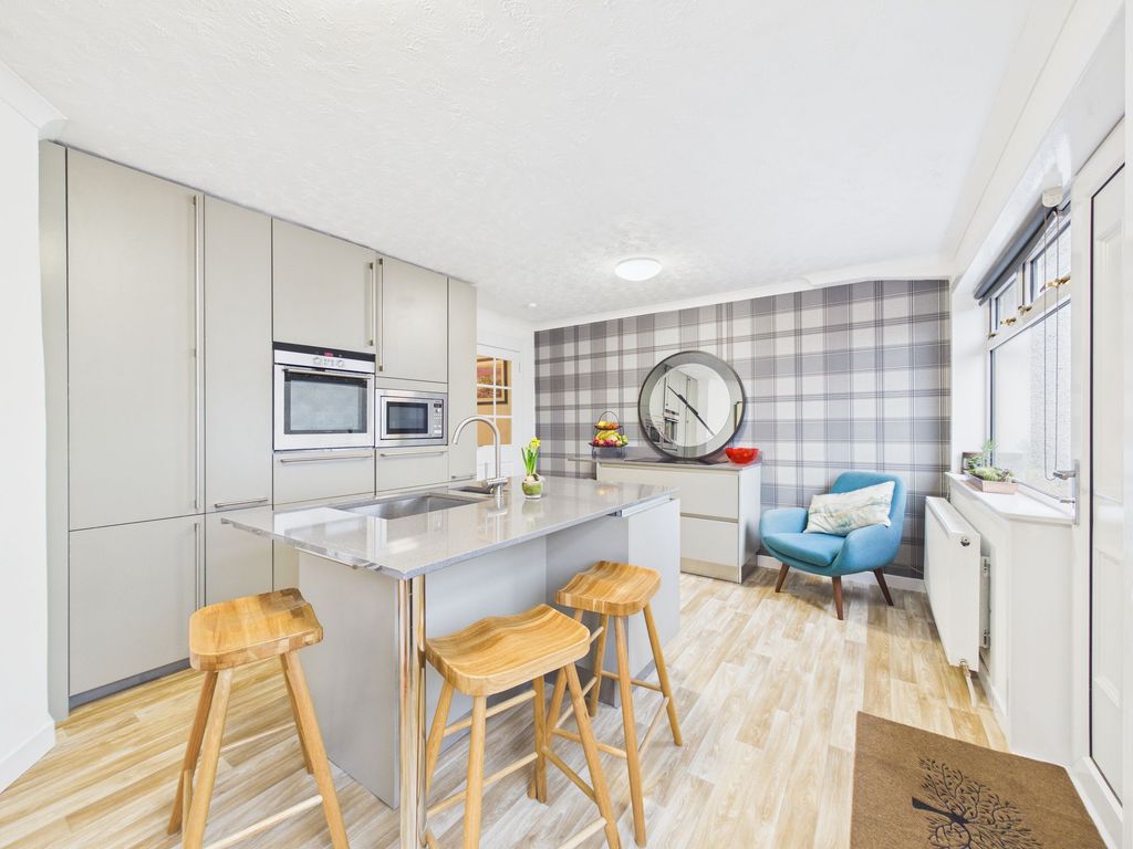 Property photo 2 of 18 Kitchen