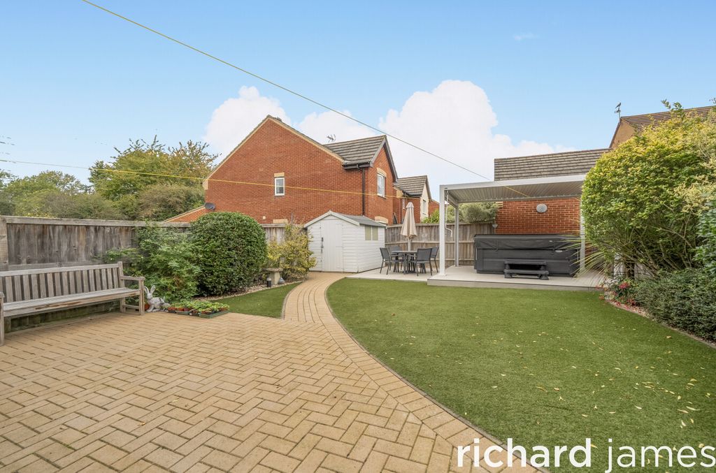 Property photo 2 of 14 E1E510d675E04713B024546250d68dc8