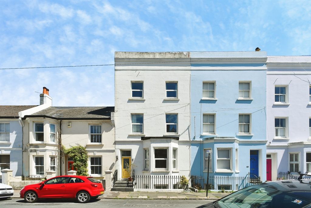 Property photo 1 of 17