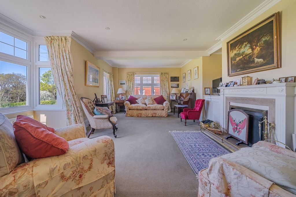 Property photo 2 of 11