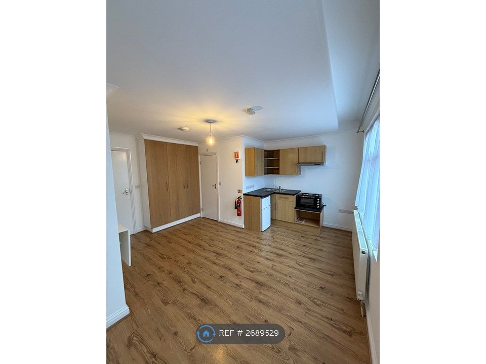 Property photo 1 of 11 Room 4