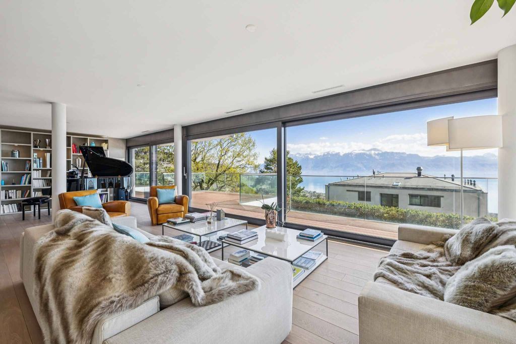 Property photo 2 of 13