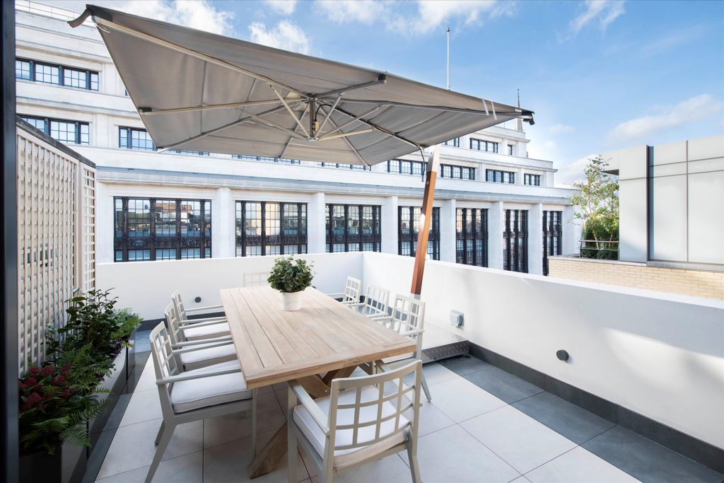 Property photo 3 of 18 Image