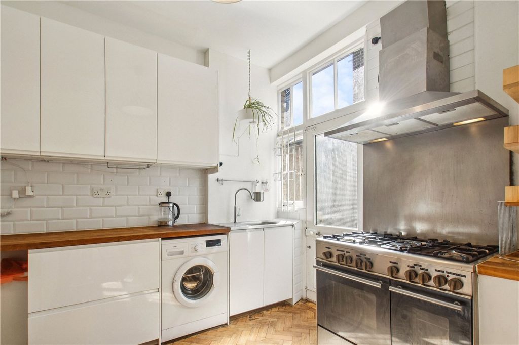 Property photo 2 of 13 Picture No. 11