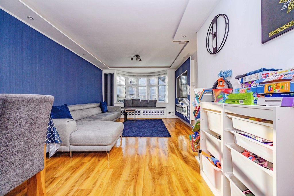 Property photo 3 of 16 Pbox-Img.Jpg