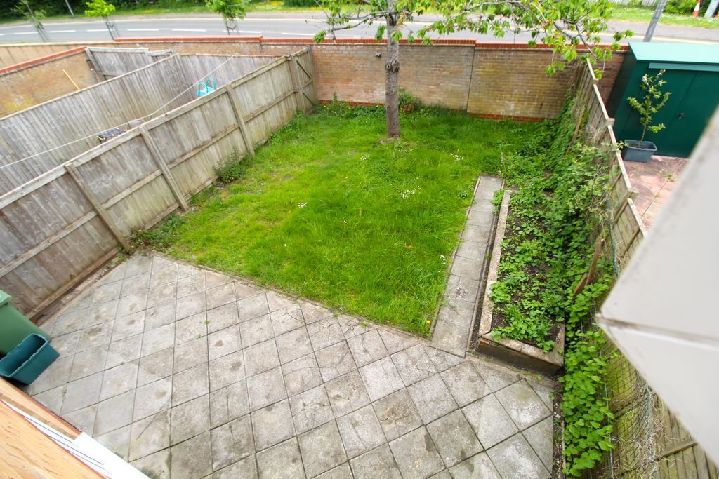 Property photo 2 of 8 Garden