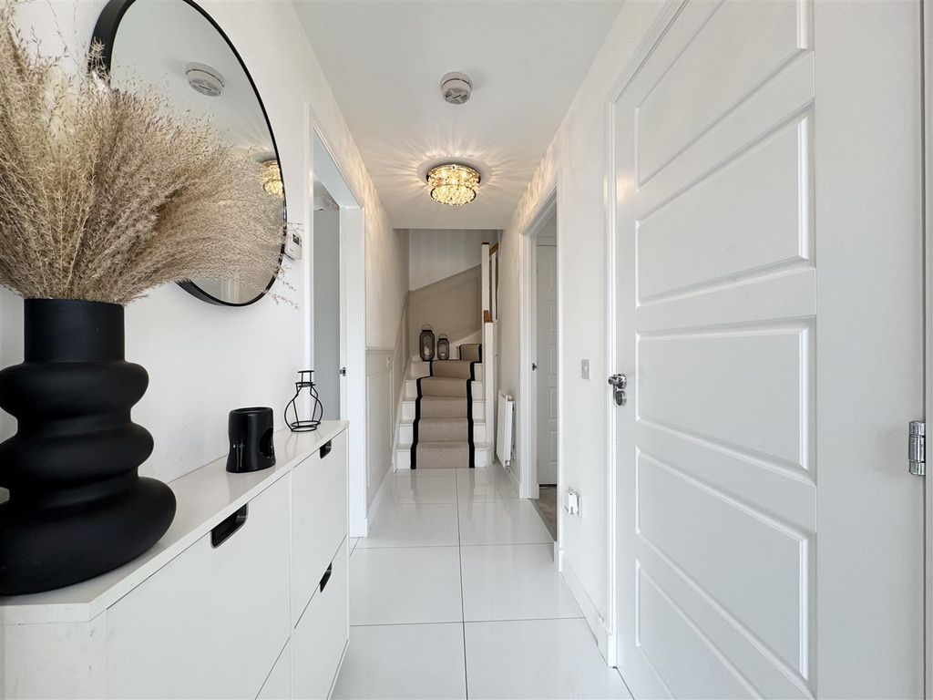 Property photo 2 of 18 Hall