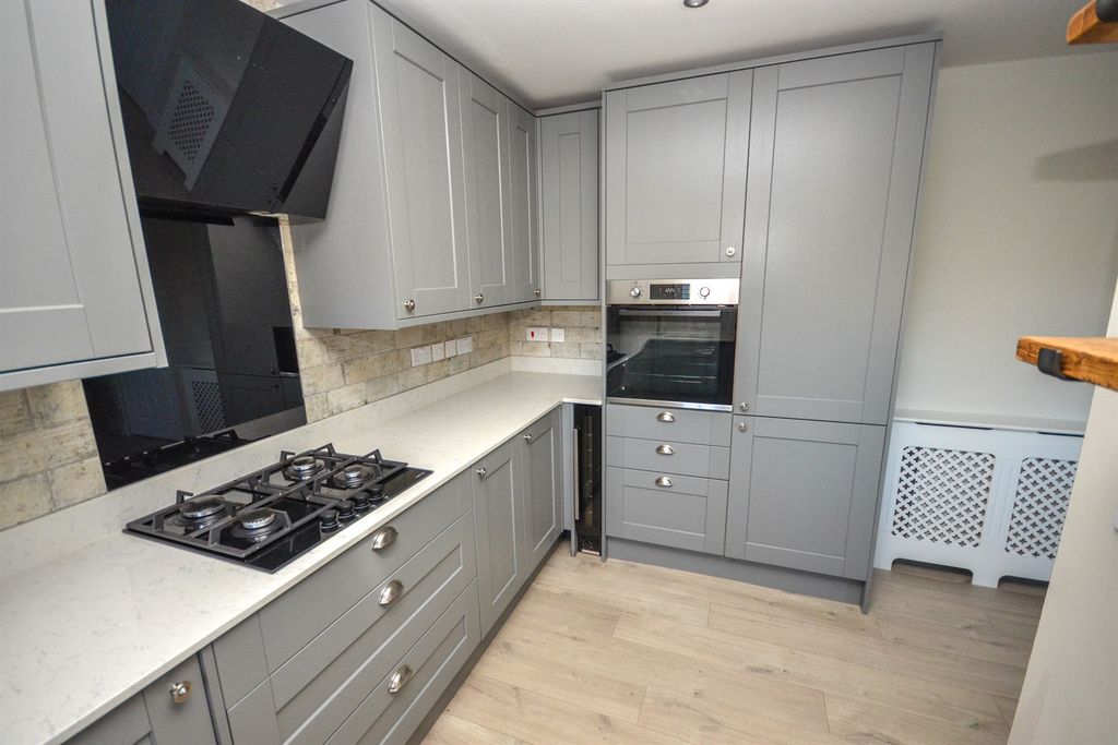 Property photo 2 of 12 Kitchen
