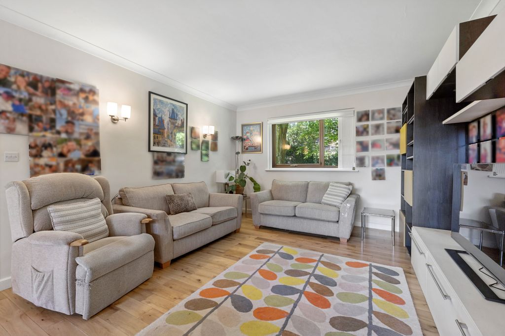 Property photo 2 of 25