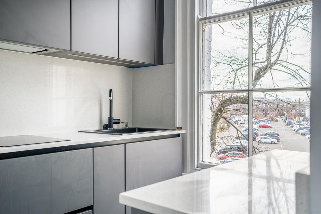 Property photo 3 of 11 Kitchen