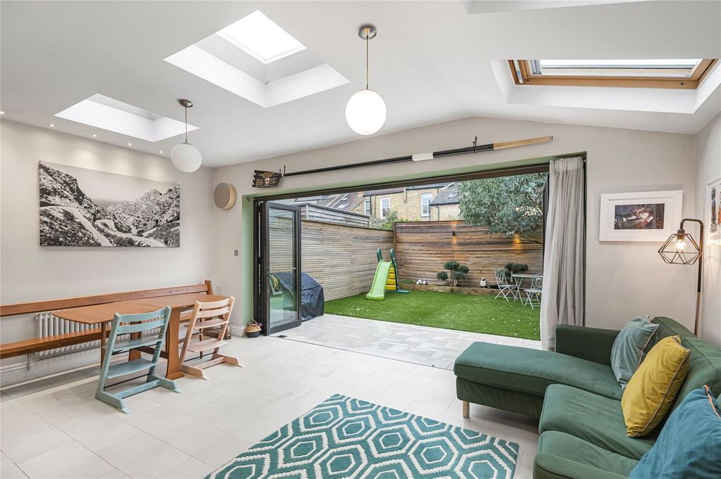 Property photo 1 of 19 Picture No. 04