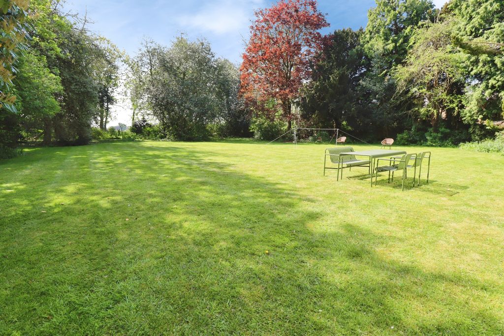 Property photo 2 of 34