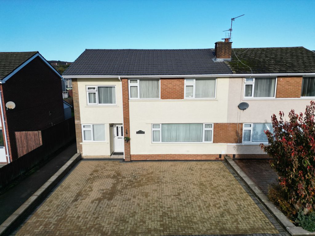 Property photo 2 of 28