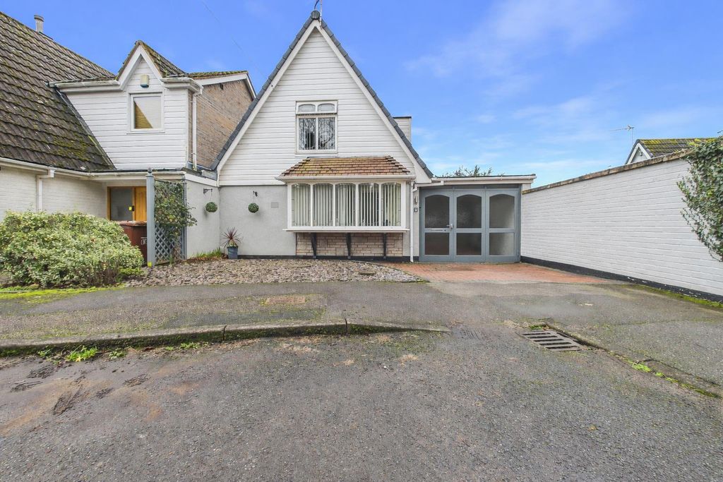 Property photo 1 of 13 6 Hutchinson Close - External.Png