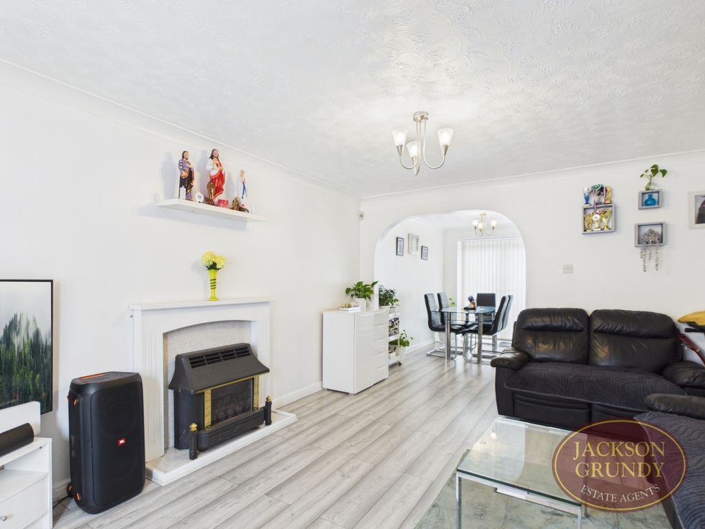 Property photo 2 of 15 Attlee Close