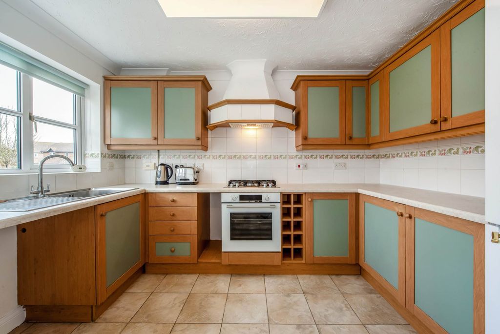 Property photo 2 of 21