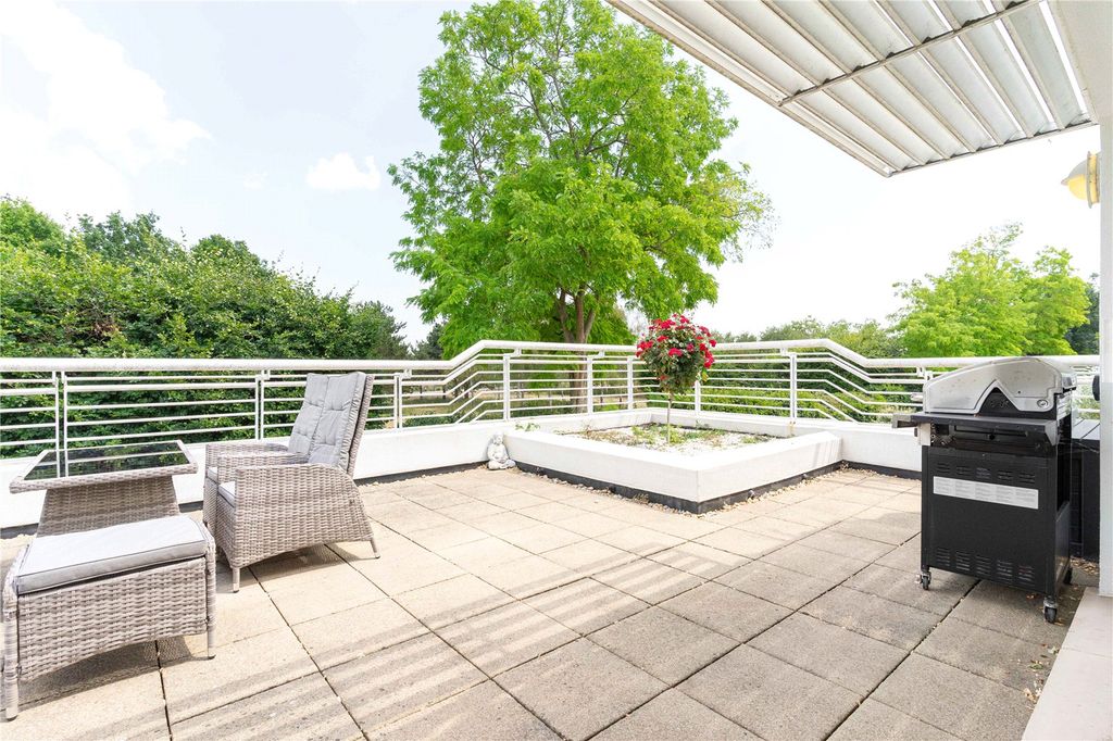 Property photo 2 of 22 Picture No. 20