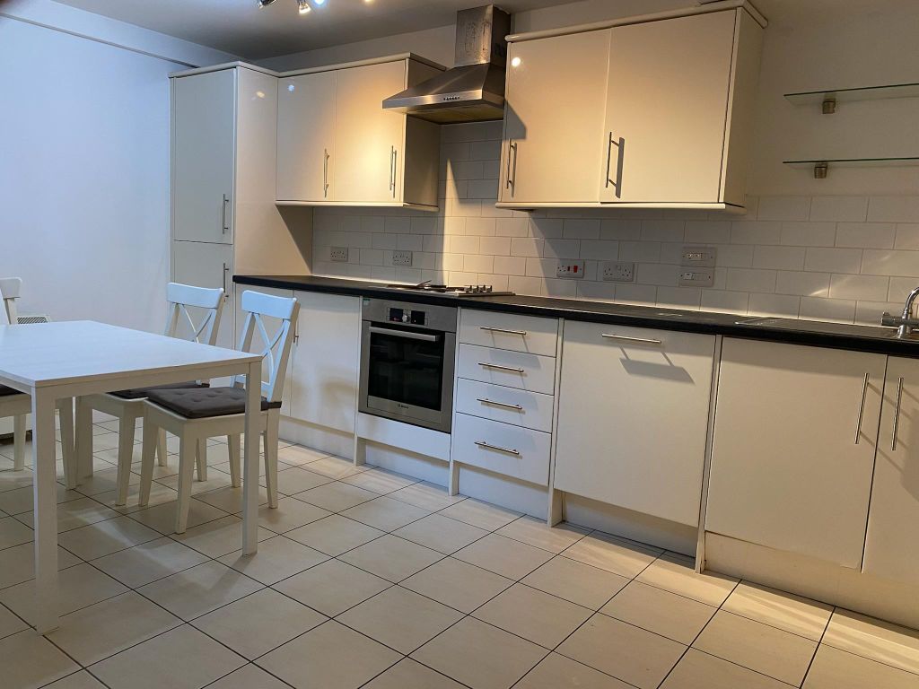 Property photo 1 of 6 Kitchen